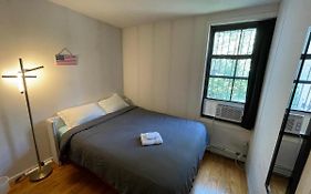 Room At Great Townhouse With Garden In Williamsburg